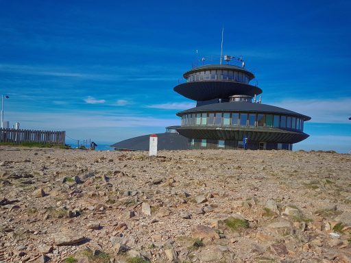 Wetterstation auf dem Gipfel der Schneekoppe